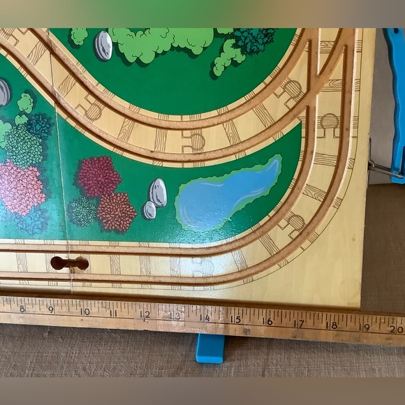 Rare Vintage Thomas Wooden Railway storage/travel case with useable train track - Picture 4 of 10